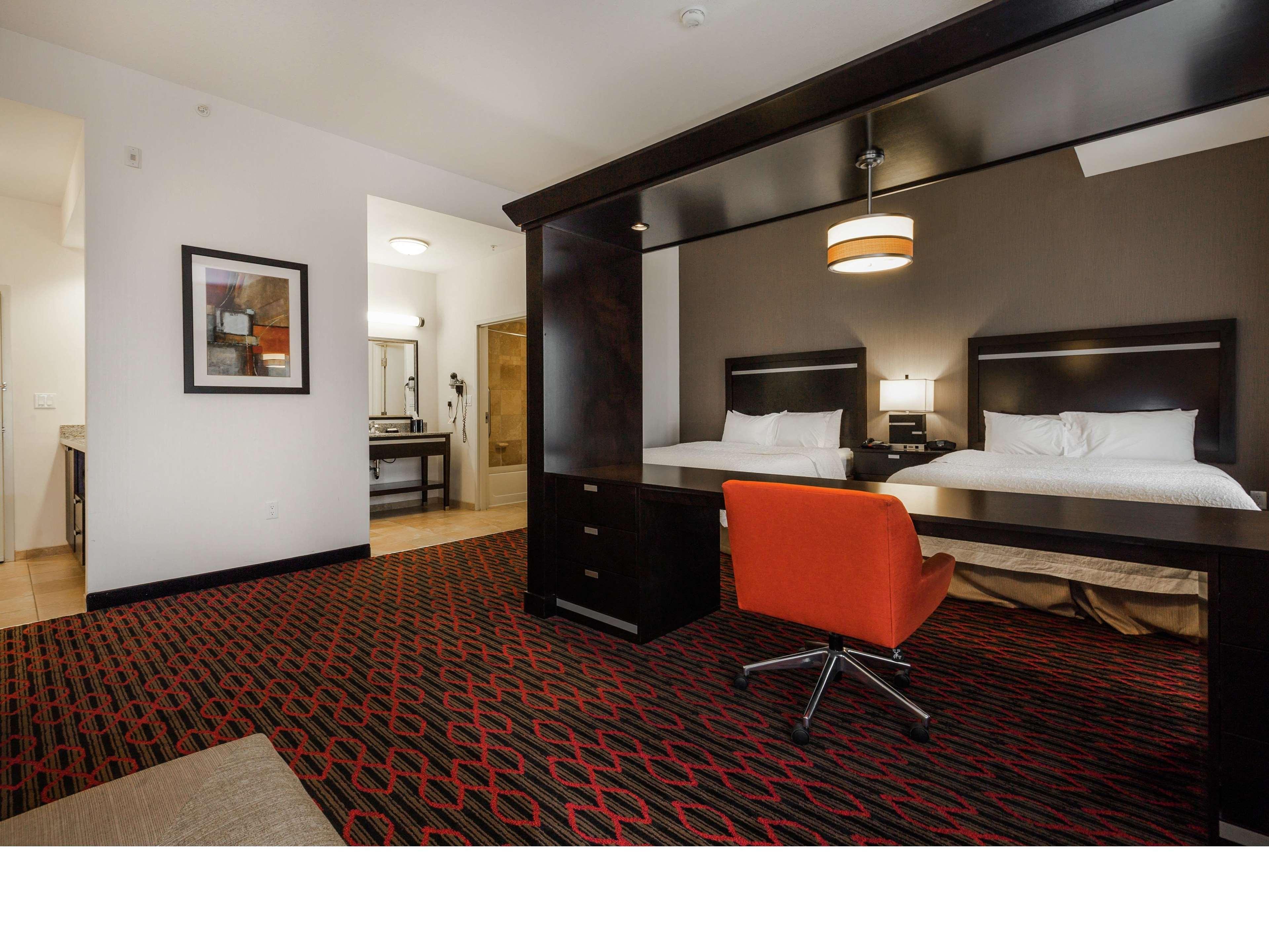 Hampton Inn & Suites By Hilton Lethbridge Exterior foto